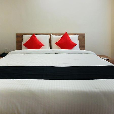 Capital O Sri Suprabhat Grand Near Kachiguda Railway Station Hyderabad Exteriör bild