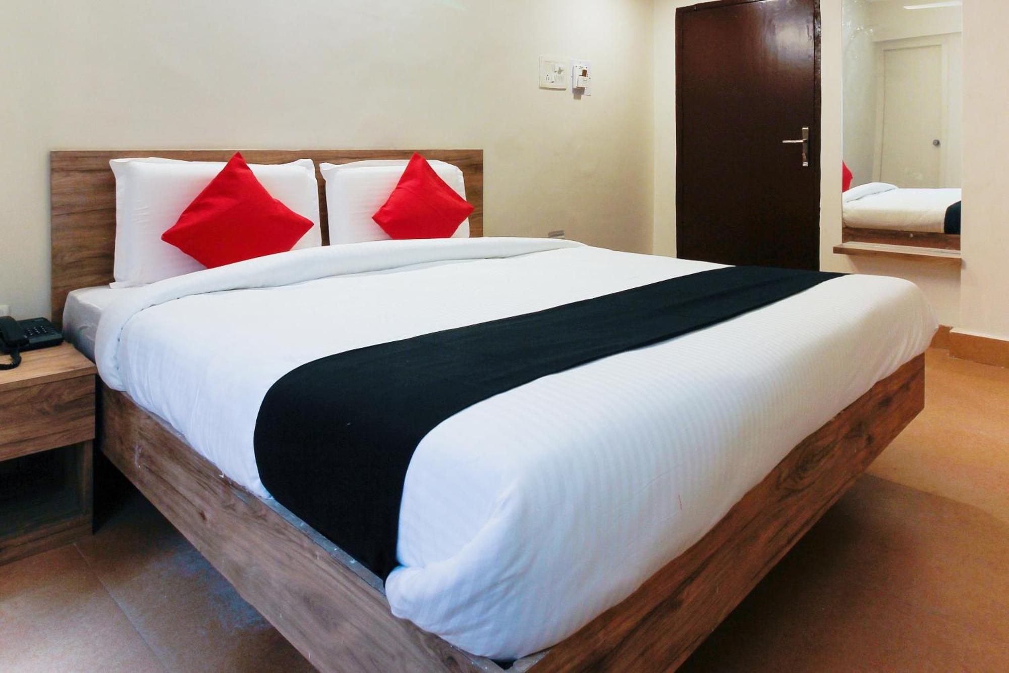 Capital O Sri Suprabhat Grand Near Kachiguda Railway Station Hyderabad Exteriör bild