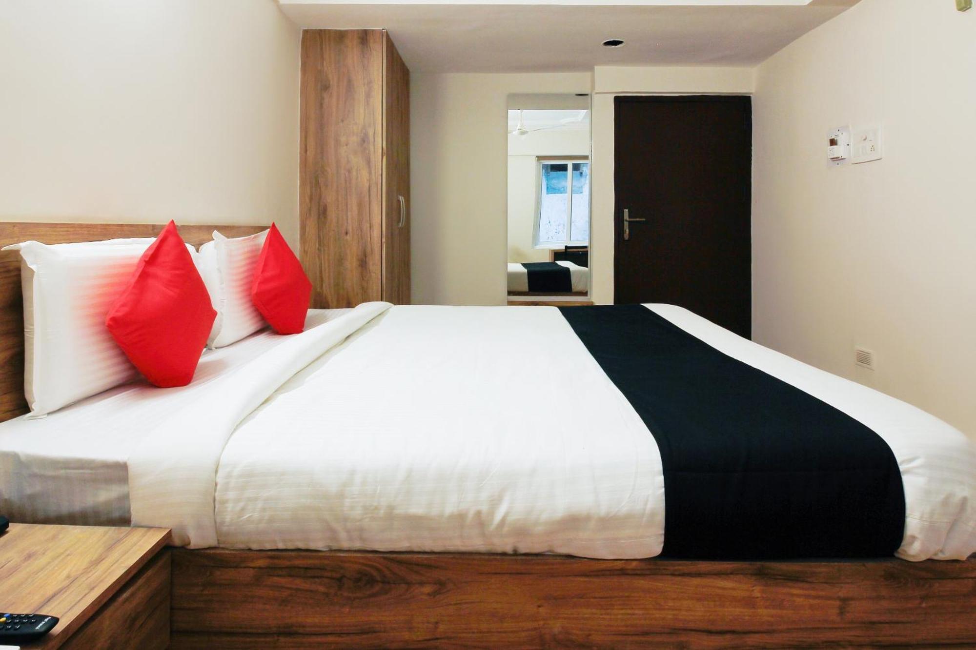 Capital O Sri Suprabhat Grand Near Kachiguda Railway Station Hyderabad Exteriör bild