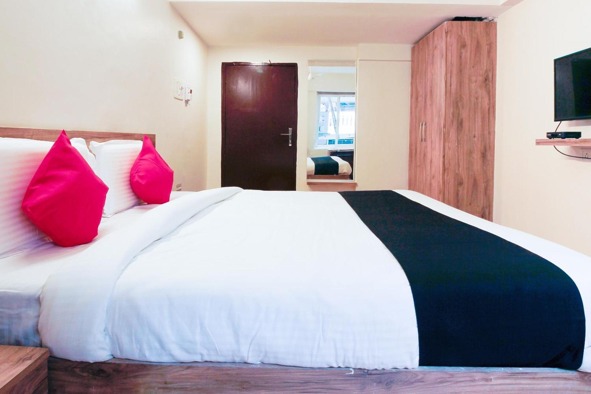 Capital O Sri Suprabhat Grand Near Kachiguda Railway Station Hyderabad Exteriör bild