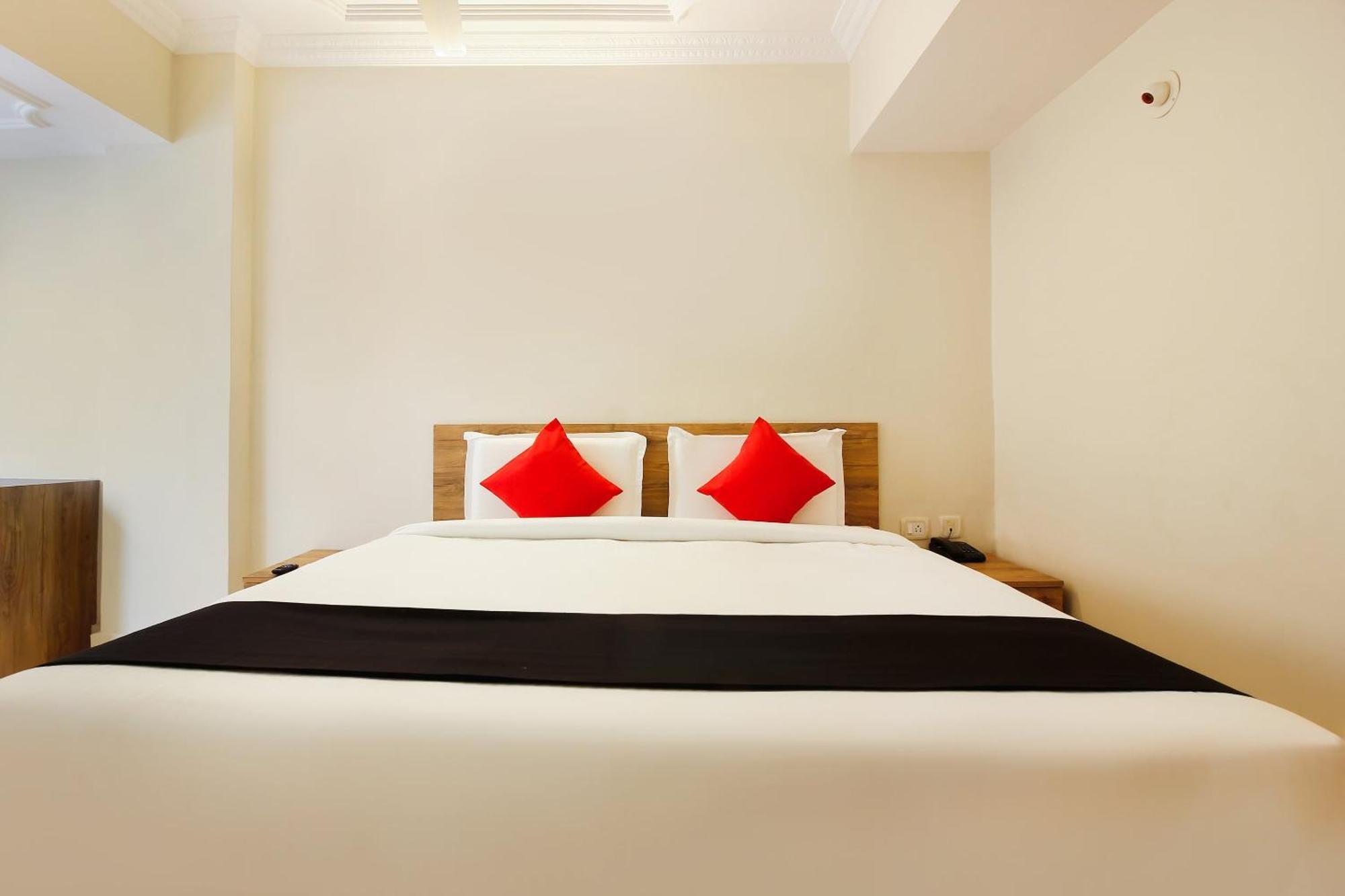 Capital O Sri Suprabhat Grand Near Kachiguda Railway Station Hyderabad Exteriör bild